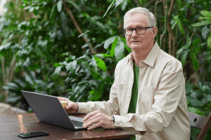 a senior researching Medicare plans.