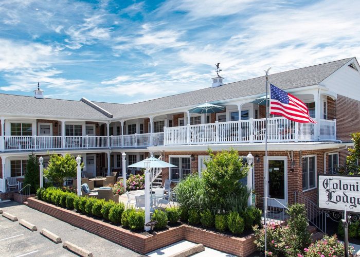 colonial-lodge-patio