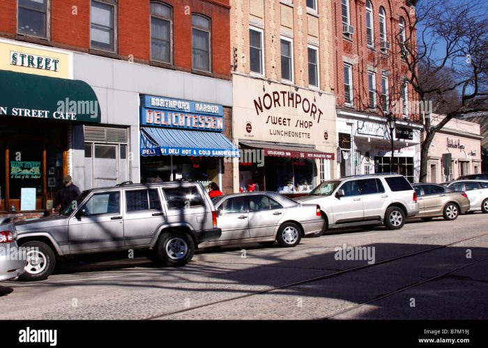 main-street-northport-long-island-new-york-usa-B7M19J